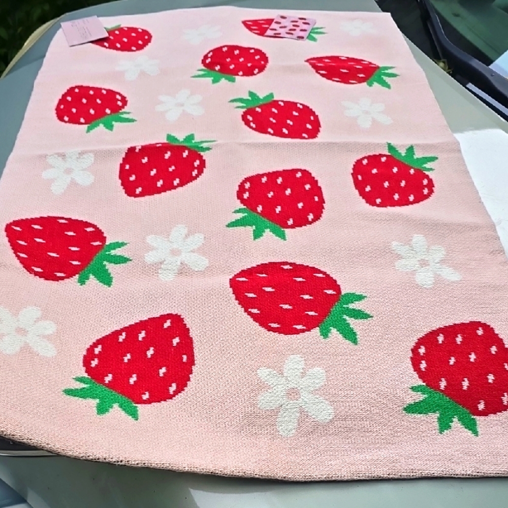 🍓 RUG StrawberryRachel Zoe 27" X 45"  Knitted 100% Cotton Pink Red